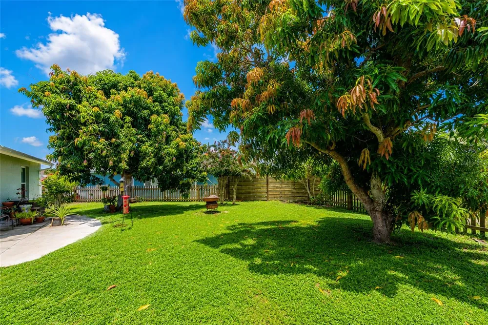 2405 ICECAPADE DRIVE Sarasota, FL 34240