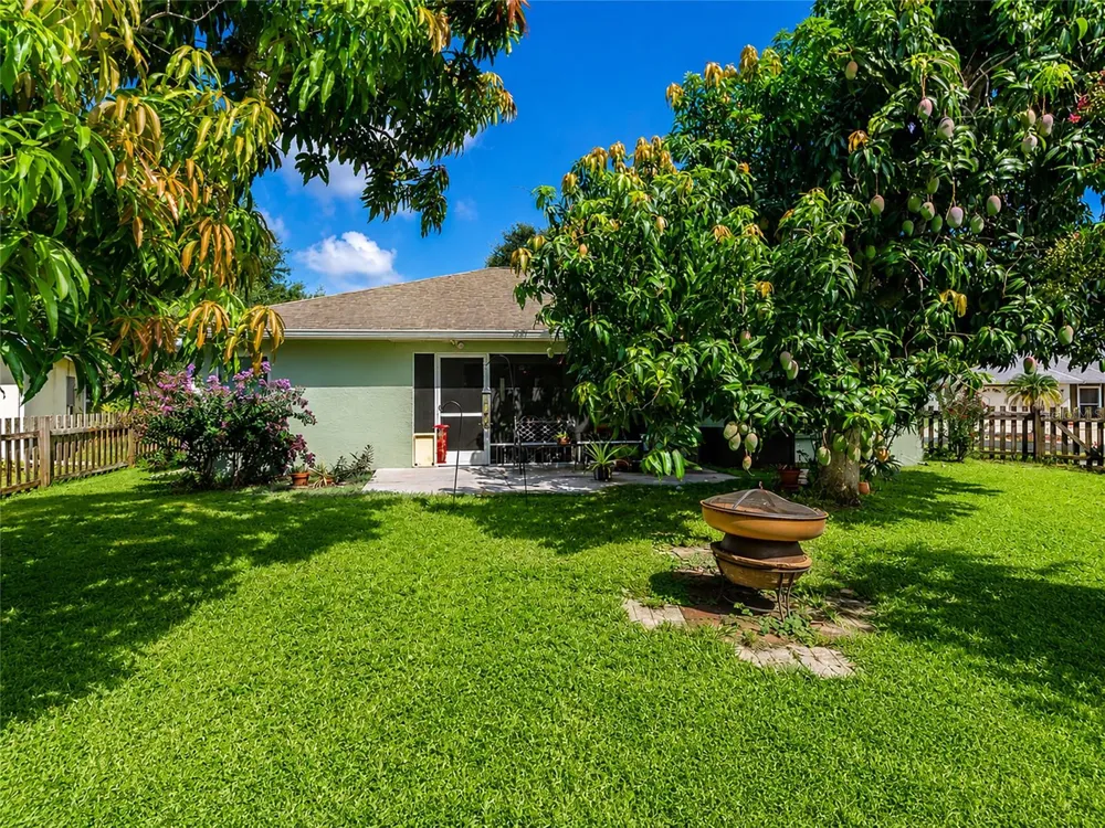 2405 ICECAPADE DRIVE Sarasota, FL 34240