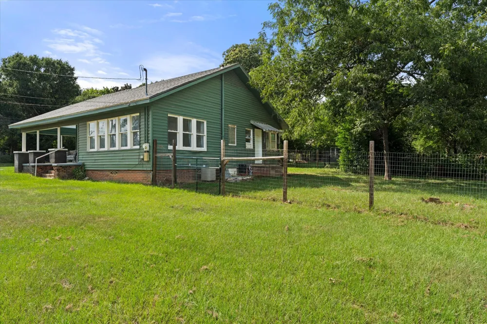 402 Market Street Grapeland, TX 75844