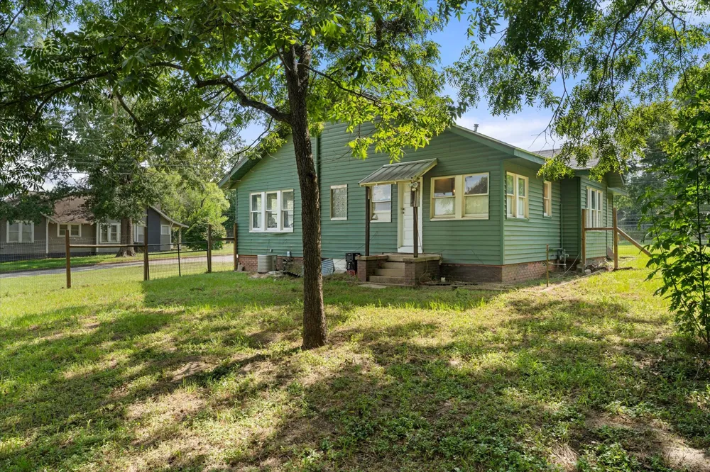 402 Market Street Grapeland, TX 75844