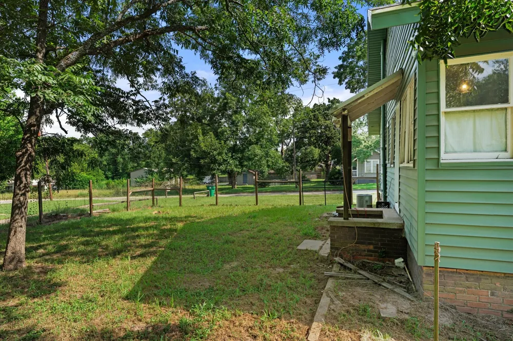 402 Market Street Grapeland, TX 75844