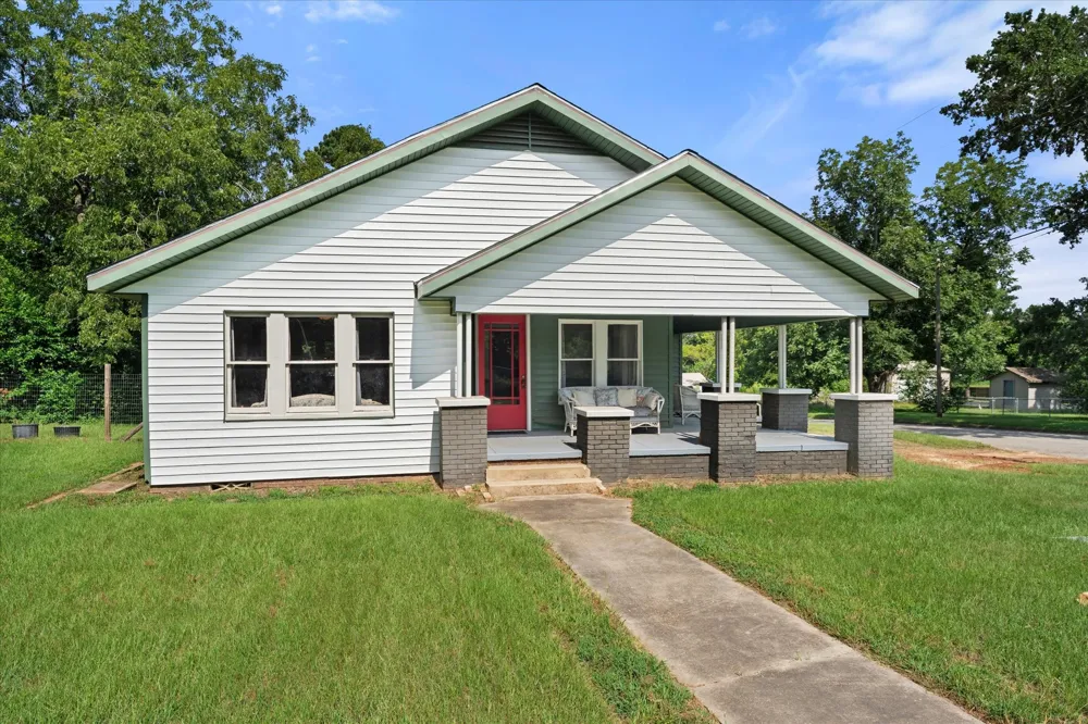 402 Market Street Grapeland, TX 75844