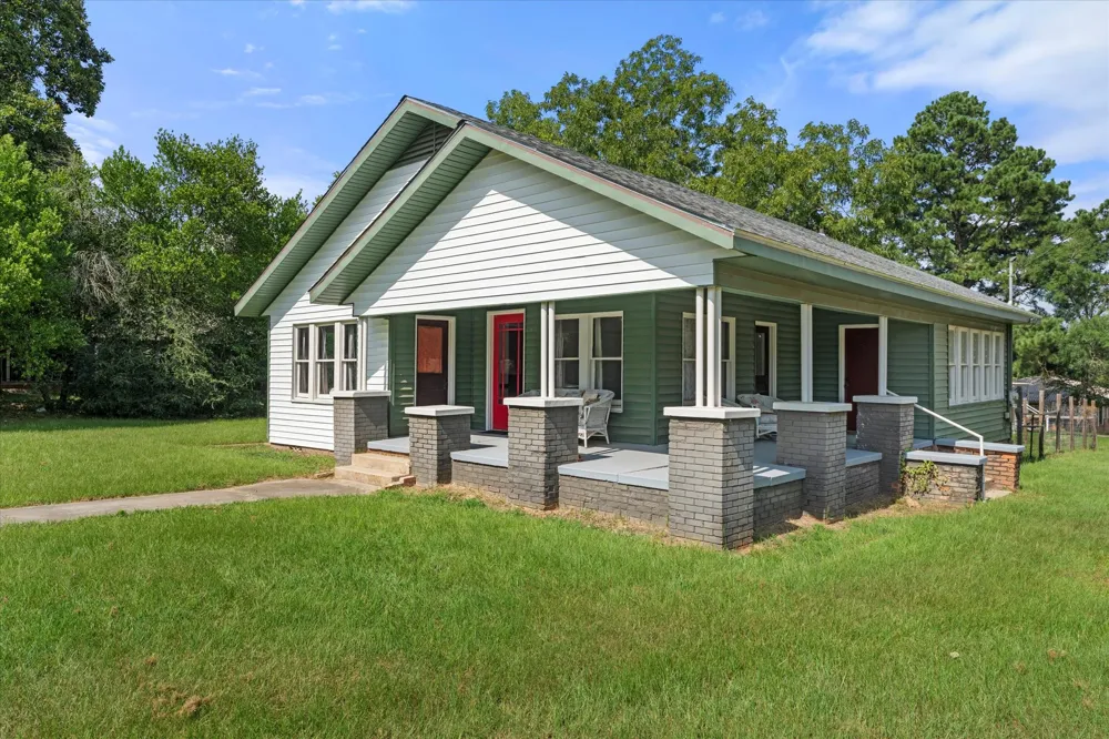 402 Market Street Grapeland, TX 75844
