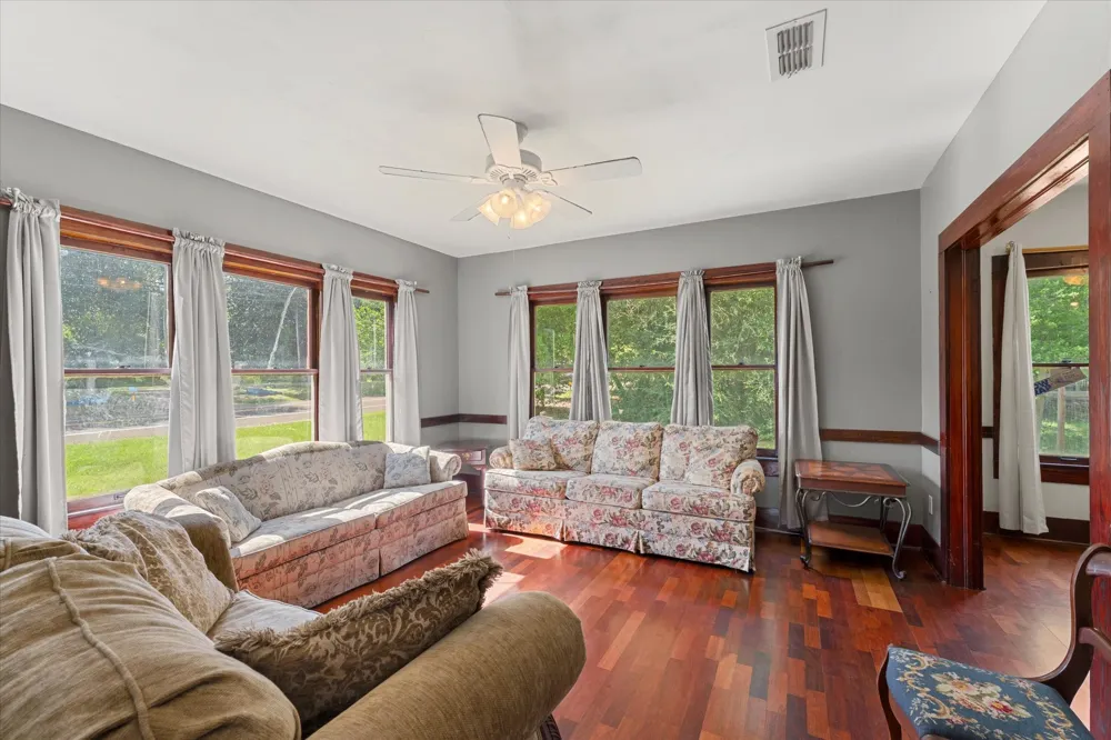 402 Market Street Grapeland, TX 75844