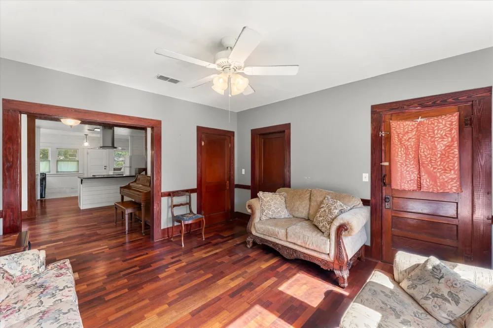 402 Market Street Grapeland, TX 75844