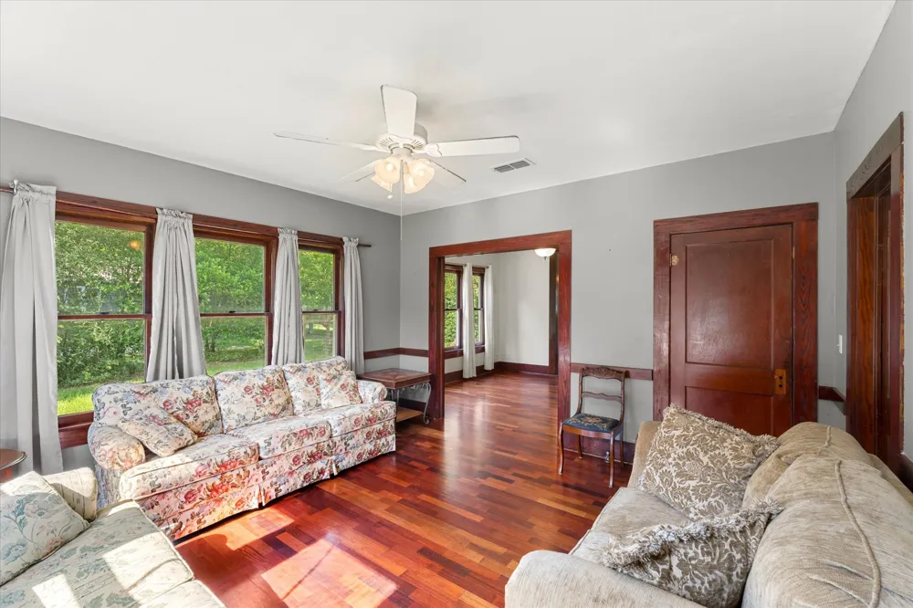 402 Market Street Grapeland, TX 75844