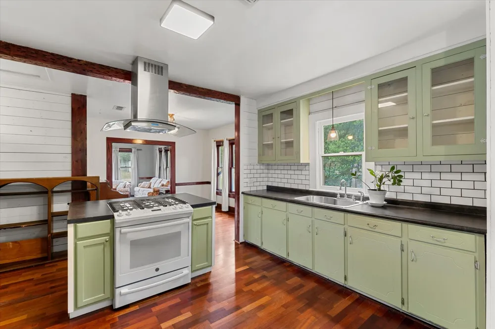 402 Market Street Grapeland, TX 75844
