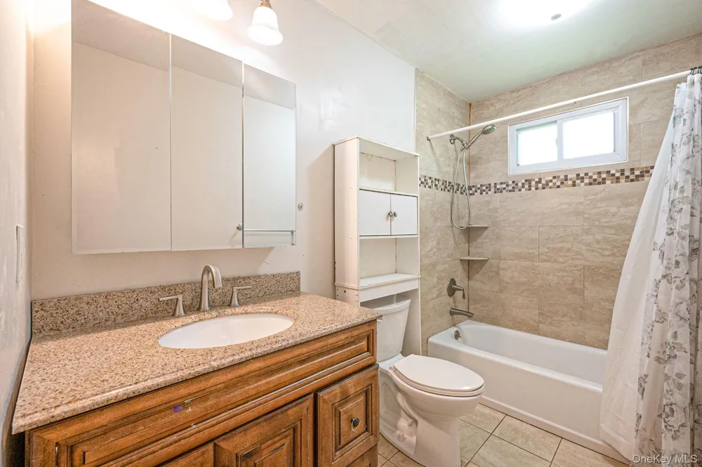 71 Pinewood Drive Shirley, NY 11967