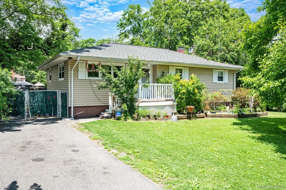 71 Pinewood Drive Shirley, NY 11967