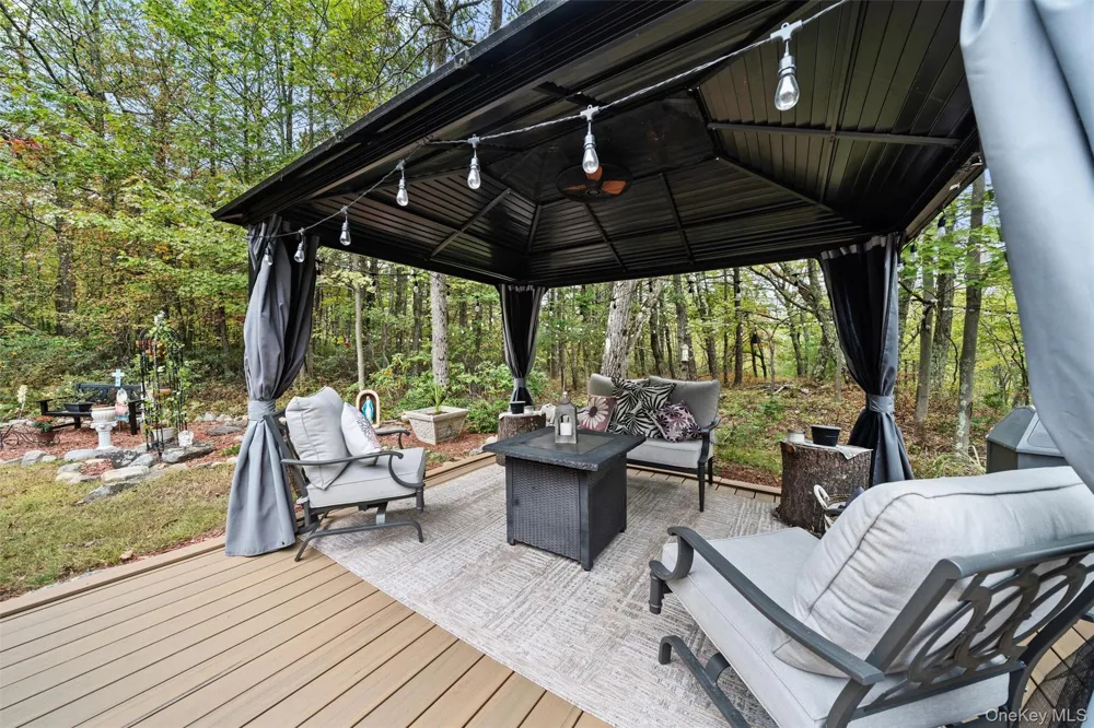 17 Nightingale Trail E Wurtsboro, NY 12790