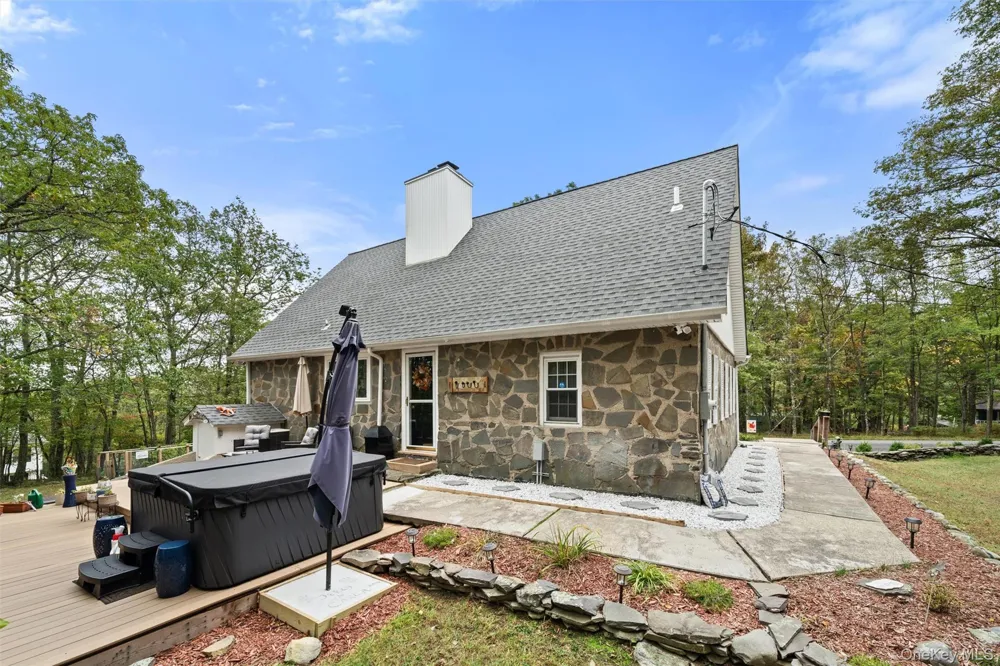 17 Nightingale Trail E Wurtsboro, NY 12790