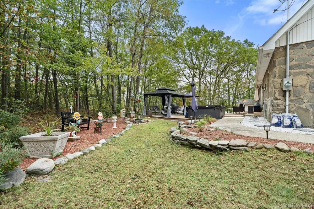 17 Nightingale Trail E Wurtsboro, NY 12790