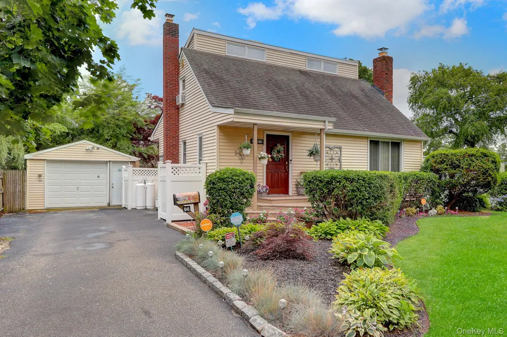96 Chenango Drive Bay Shore, NY 11706