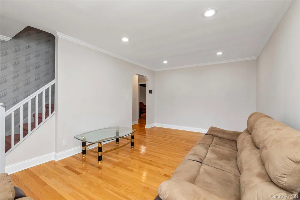 810 Ibsen Street Woodmere, NY 11598