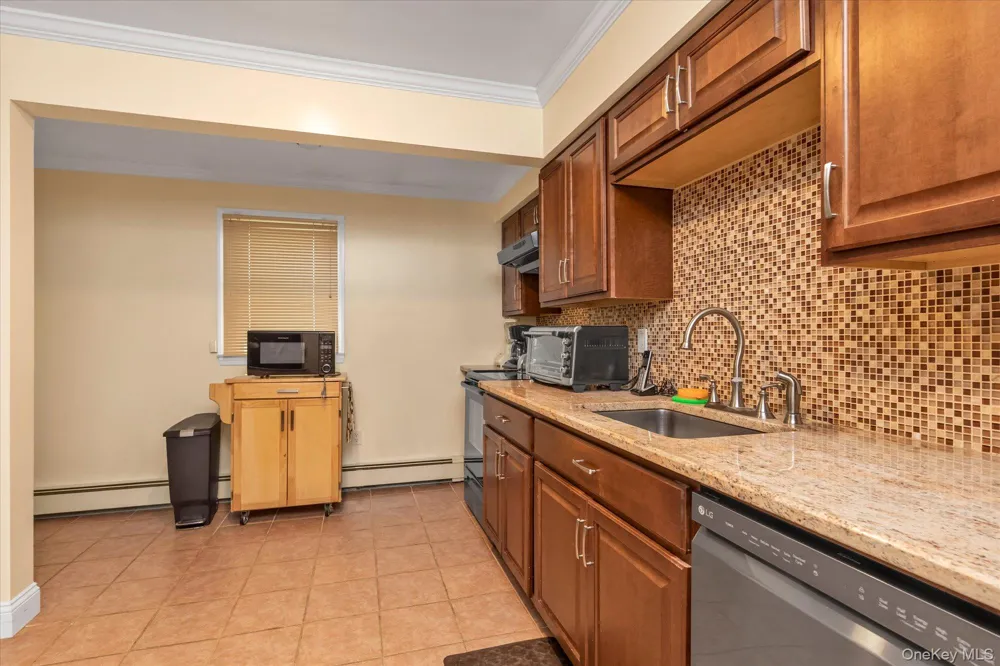 810 Ibsen Street Woodmere, NY 11598