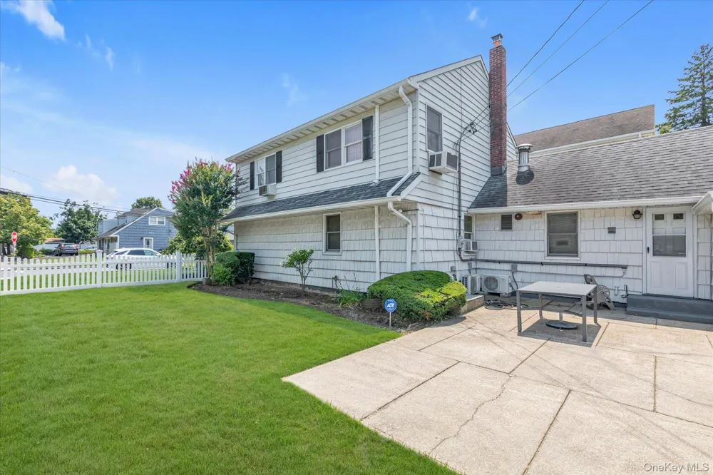 810 Ibsen Street Woodmere, NY 11598