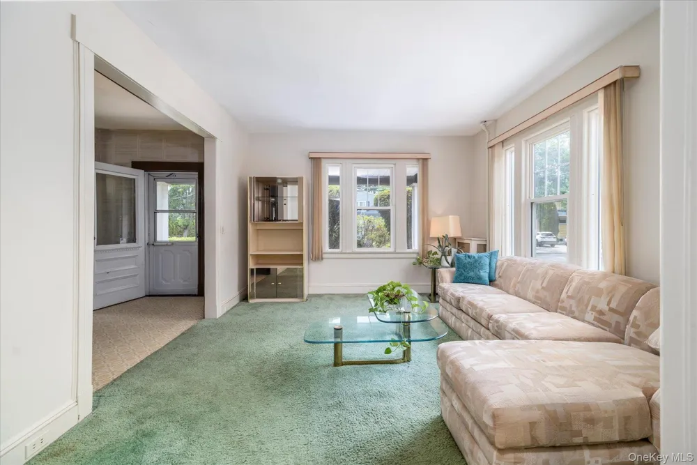 69 Grove Street Lynbrook, NY 11563