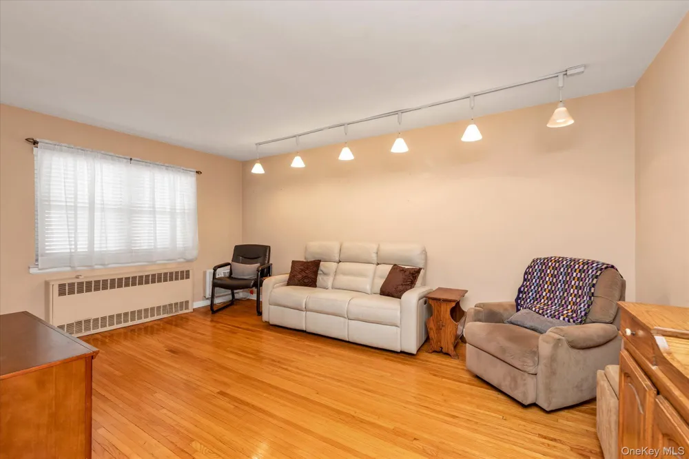 415 Merrick Road #1L Rockville Centre, NY 11570