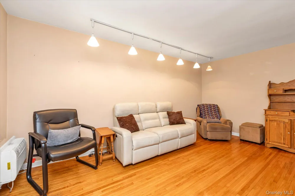 415 Merrick Road #1L Rockville Centre, NY 11570