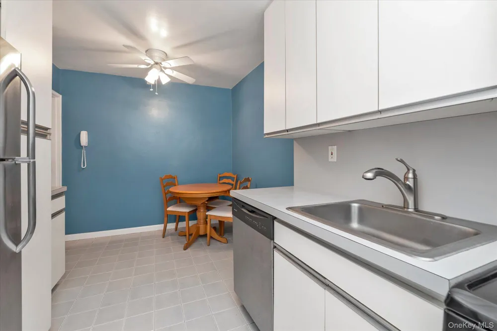 415 Merrick Road #1L Rockville Centre, NY 11570