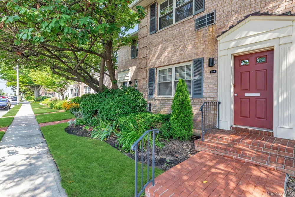 415 Merrick Road #1L Rockville Centre, NY 11570