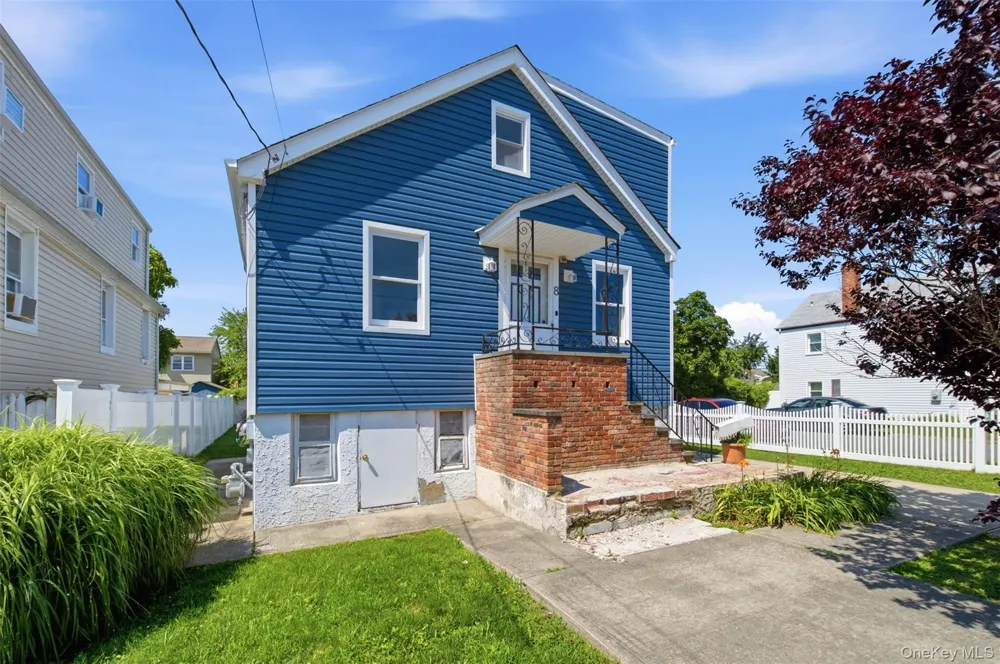 8 5th Street Bayville, NY 11709