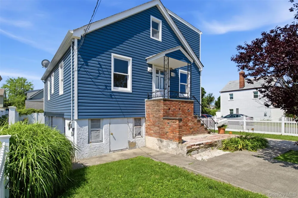 8 5th Street Bayville, NY 11709