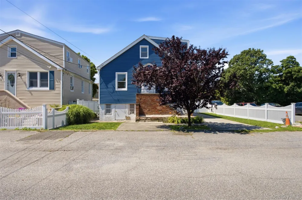 8 5th Street Bayville, NY 11709