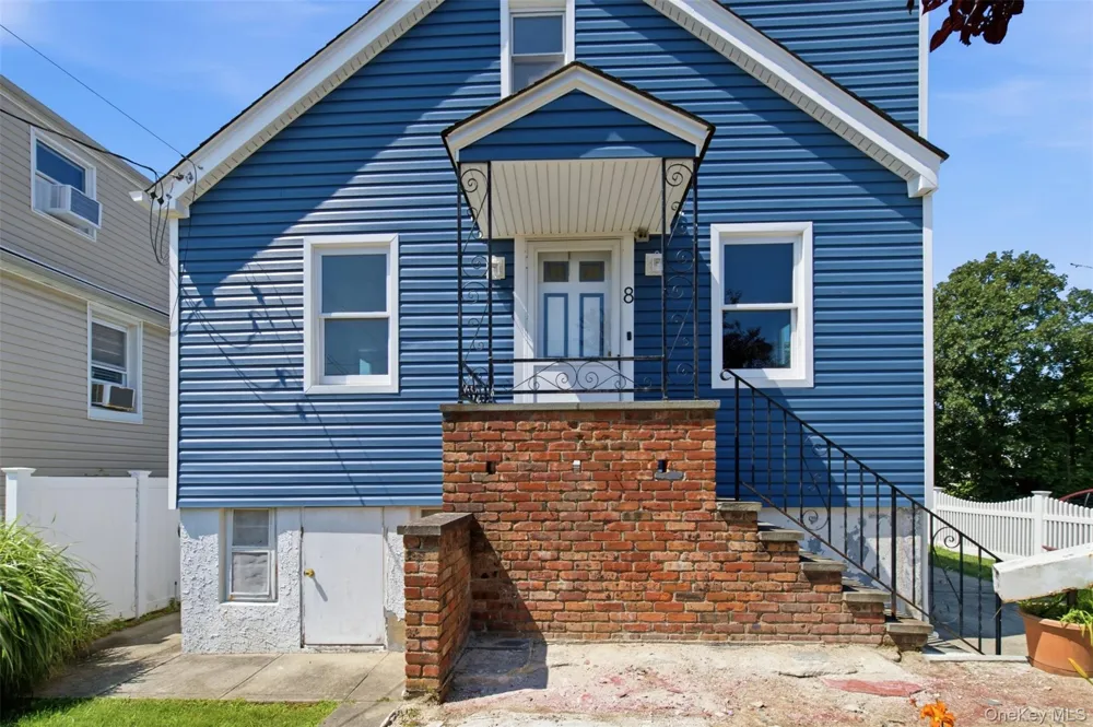 8 5th Street Bayville, NY 11709