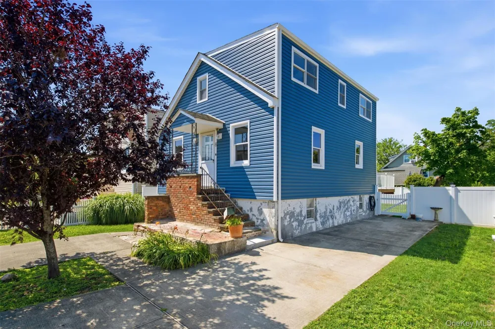 8 5th Street Bayville, NY 11709