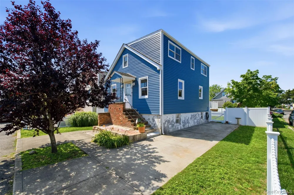 8 5th Street Bayville, NY 11709