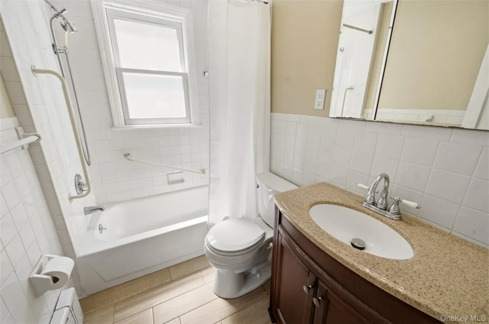 8 5th Street Bayville, NY 11709