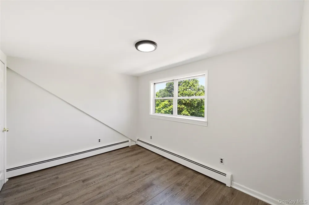 8 5th Street Bayville, NY 11709