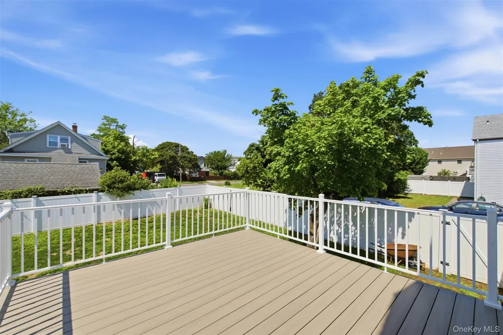8 5th Street Bayville, NY 11709
