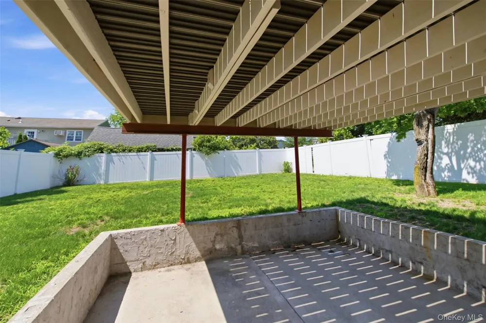 8 5th Street Bayville, NY 11709