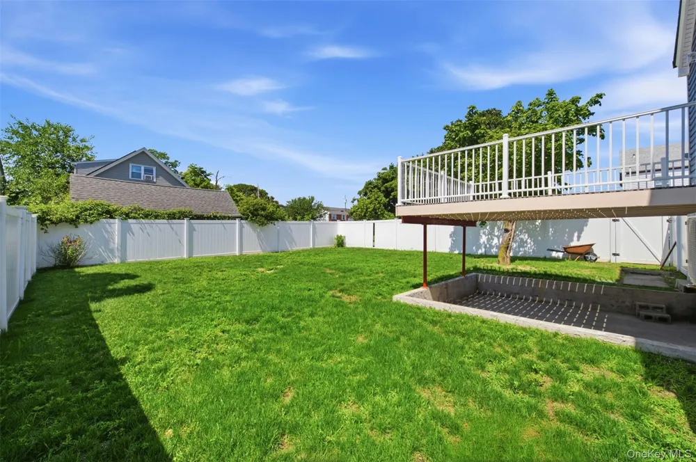 8 5th Street Bayville, NY 11709