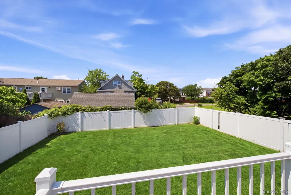 8 5th Street Bayville, NY 11709