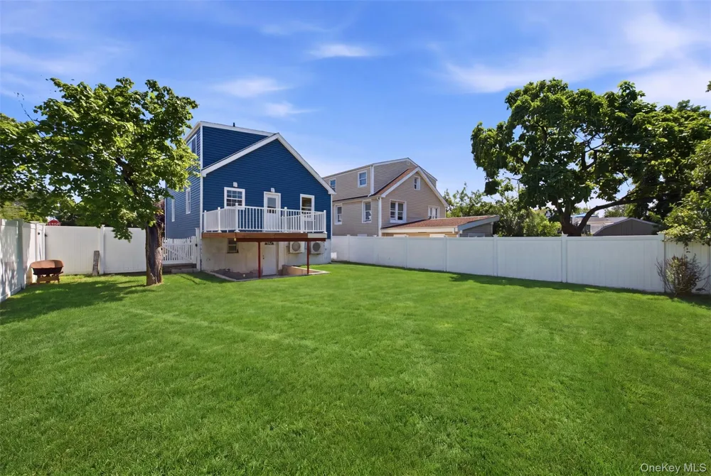 8 5th Street Bayville, NY 11709