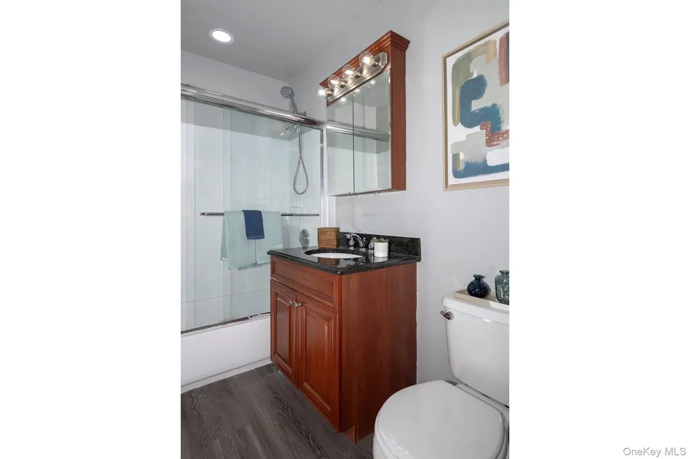 10 Mainsail Drive #1-04 Patchogue, NY 11772