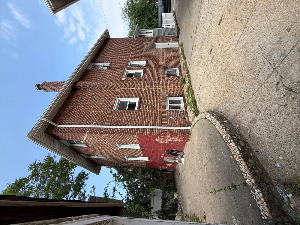 2431 Deerfield Road Far Rockaway, NY 11691