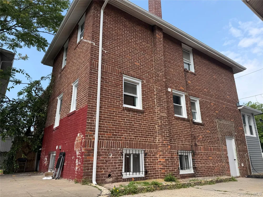 2431 Deerfield Road Far Rockaway, NY 11691