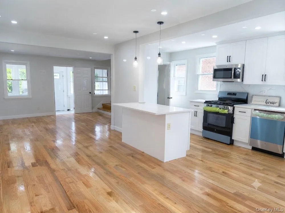 2431 Deerfield Road Far Rockaway, NY 11691