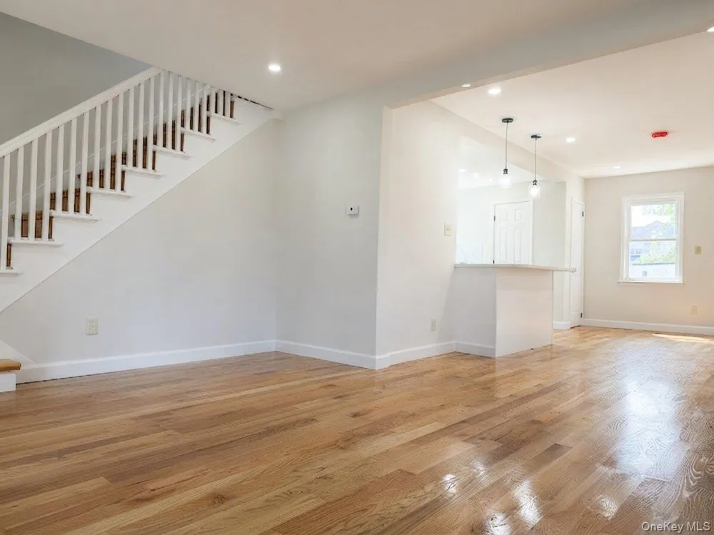 2431 Deerfield Road Far Rockaway, NY 11691