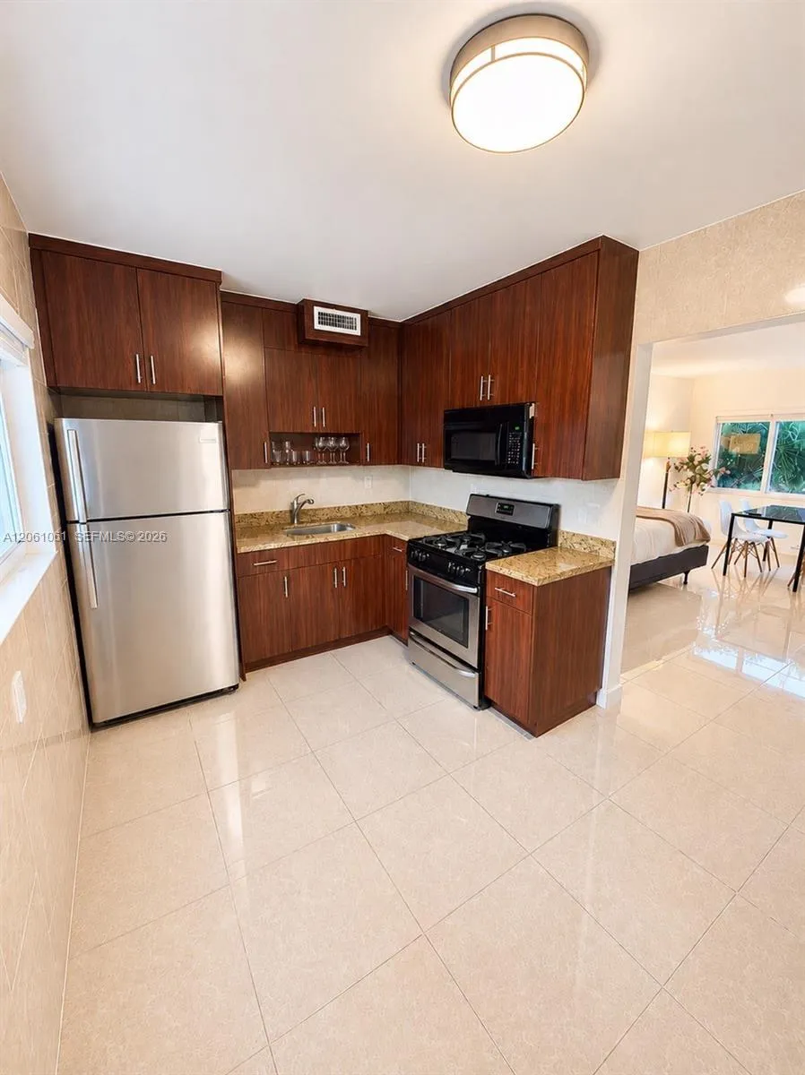 1050 94th St #4 Bay Harbor Islands, FL 33154