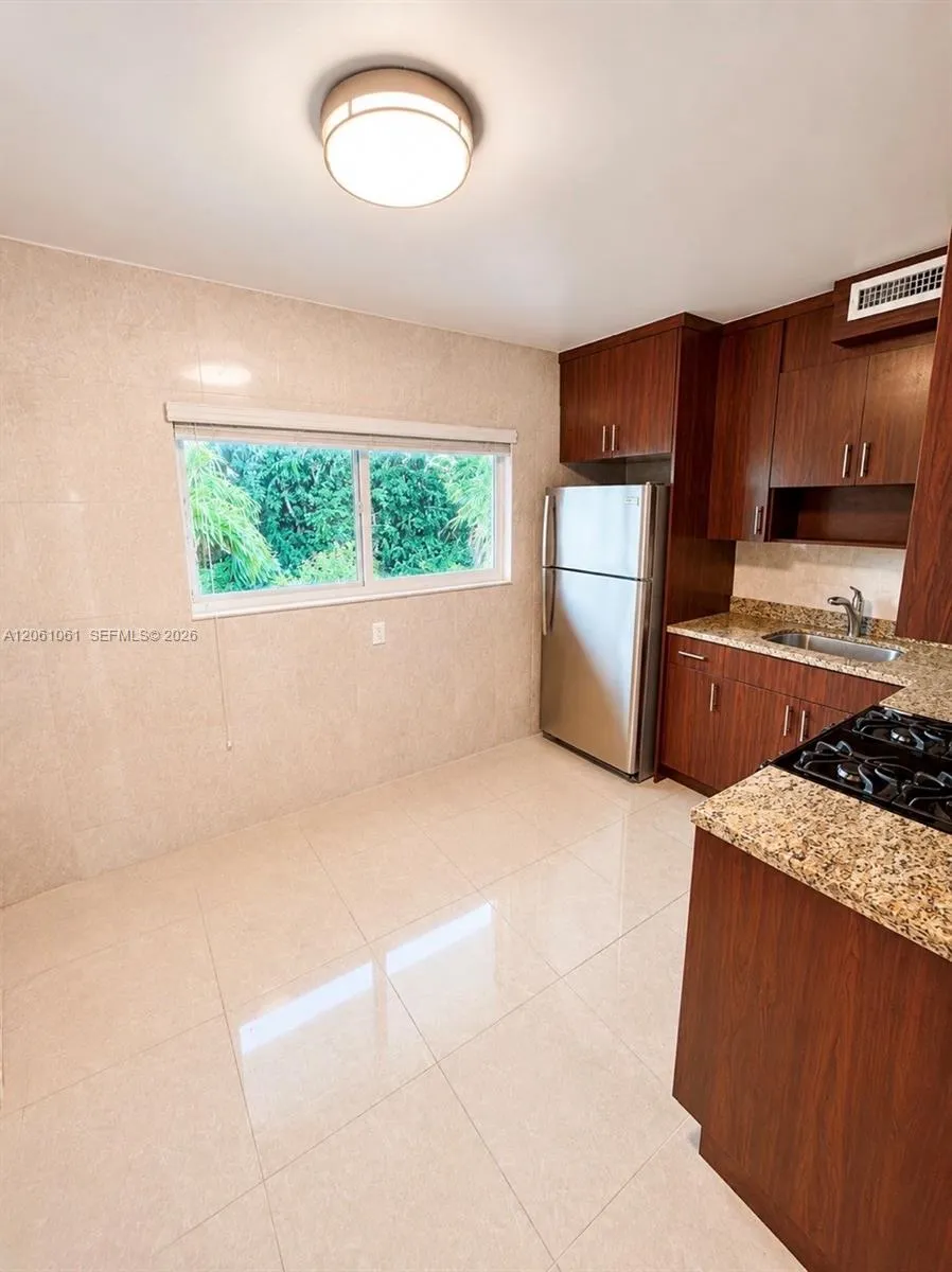 1050 94th St #4 Bay Harbor Islands, FL 33154