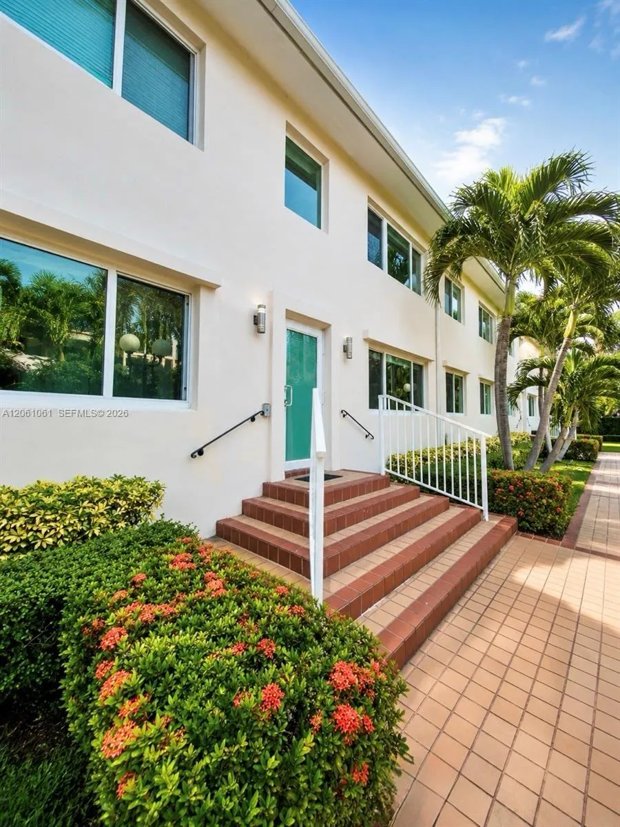 1050 94th St #4 Bay Harbor Islands, FL 33154