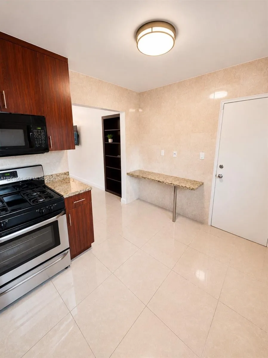 1050 94th St #4 Bay Harbor Islands, FL 33154