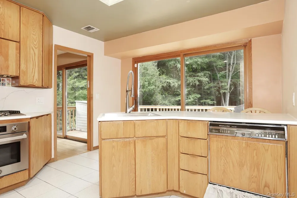 160 Pascack Road Chestnut Ridge, NY 10965