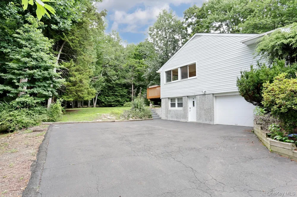 160 Pascack Road Chestnut Ridge, NY 10965