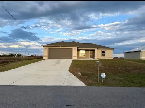 7033 Waldo Cir